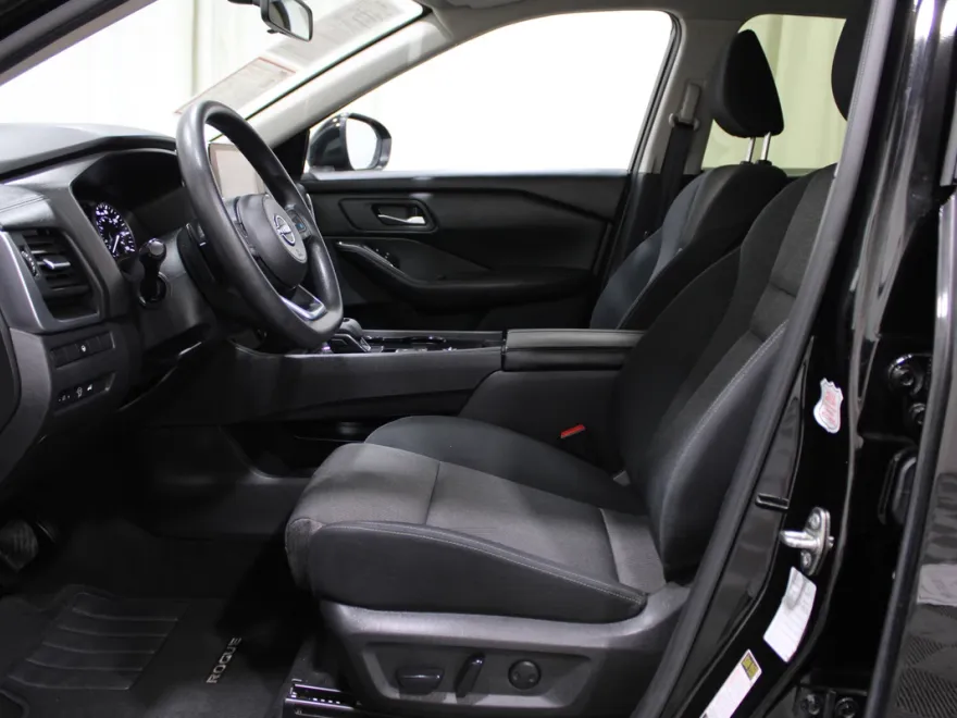 2024 Nissan Rogue SV photo 1