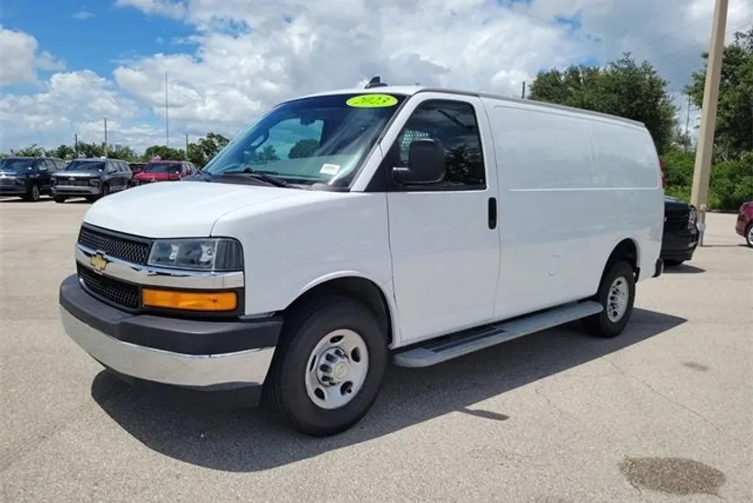 2023 Chevrolet Express Cargo 2500 photo 1