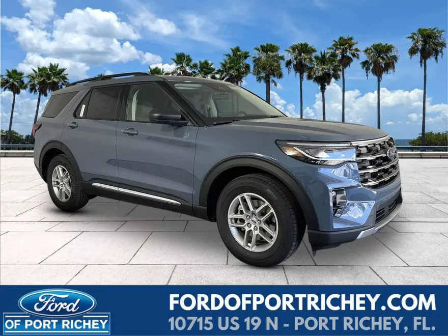 2025 Ford Explorer photo 1