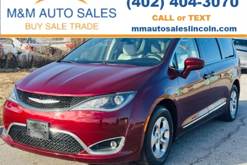 2017 Chrysler Pacifica Touring Plus photo 1