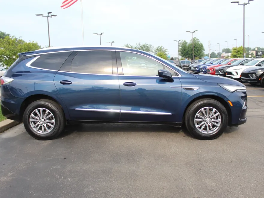 2023 Buick Enclave Premium photo 1