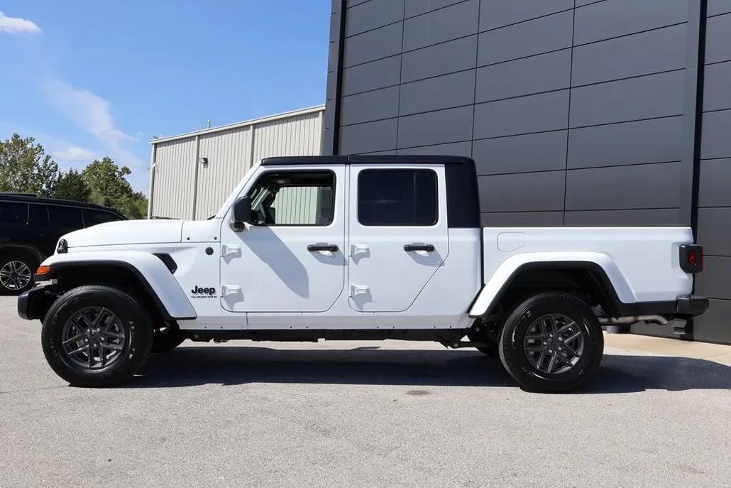 2025 Jeep Gladiator Sport S photo 1