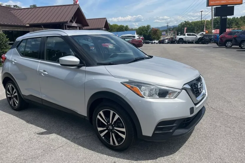 2019 Nissan Kicks SV photo 1