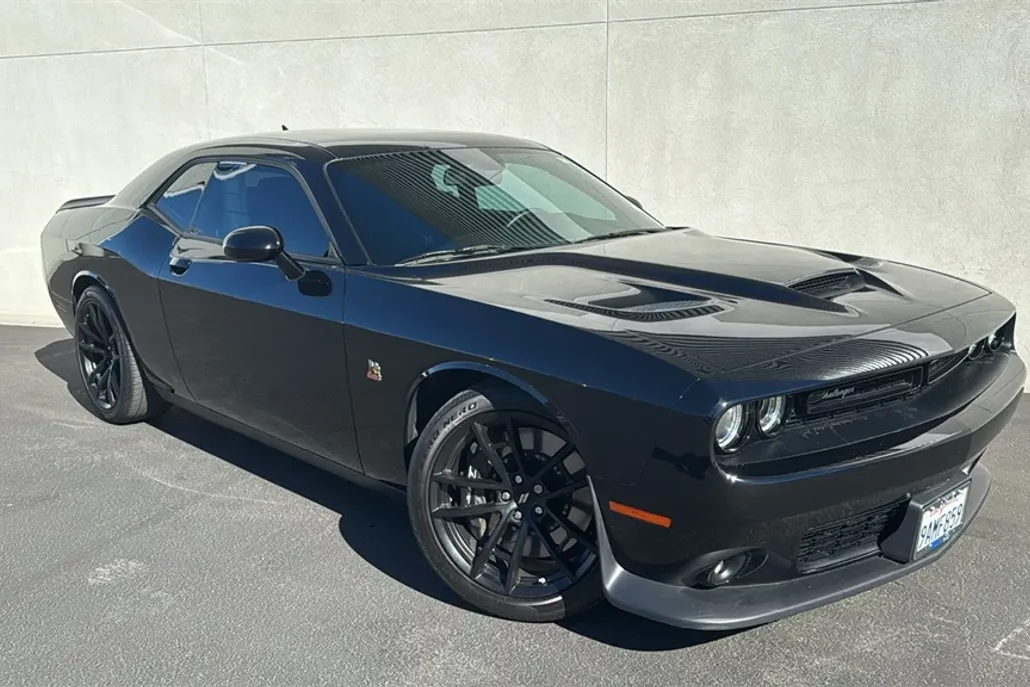 2022 Dodge Challenger R/T Scat Pack photo 1