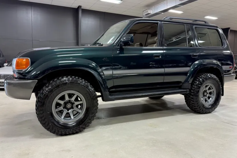 1997 Toyota Land Cruiser Limited photo 1