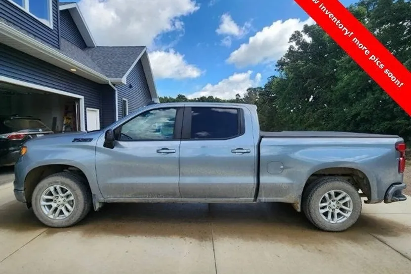 2023 Chevrolet Silverado 1500 RST photo 1