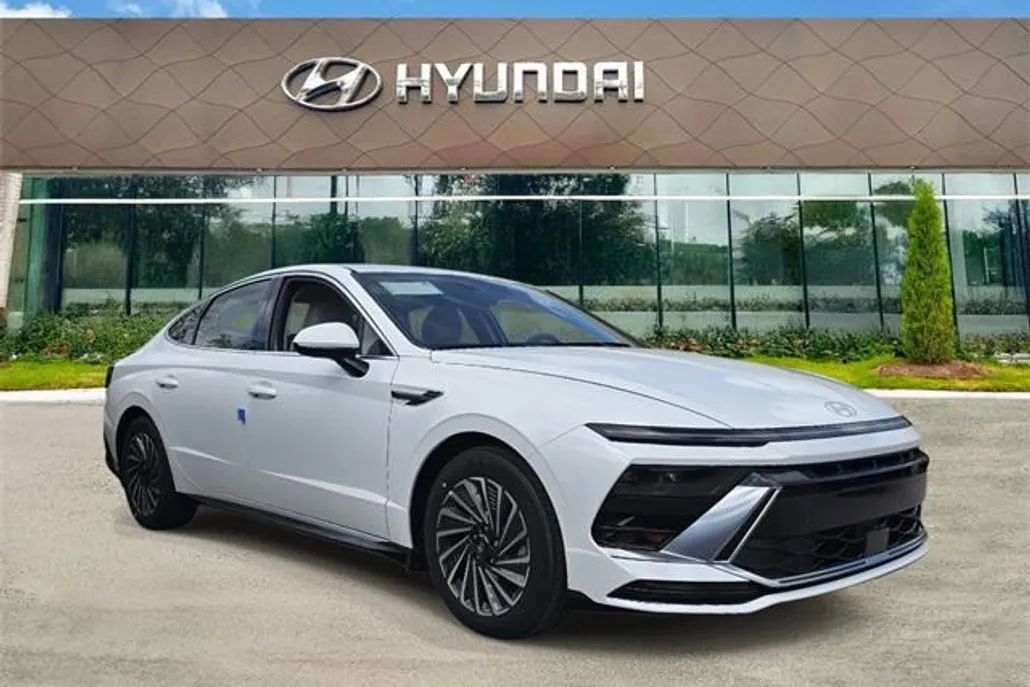 2025 Hyundai Sonata Hybrid SEL photo 1