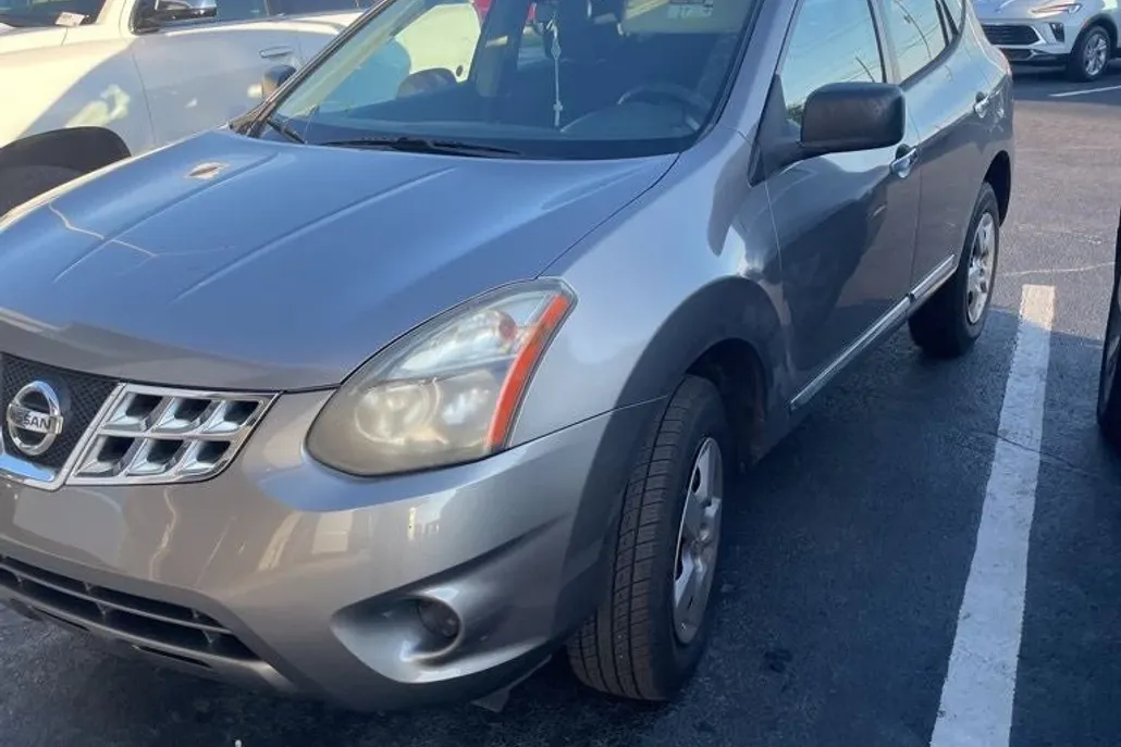 2014 Nissan Rogue Select S photo 1