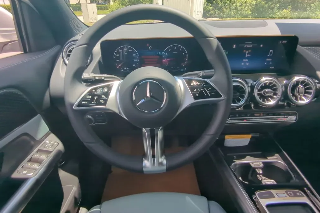 2026 Mercedes Benz GLA 250 photo 1