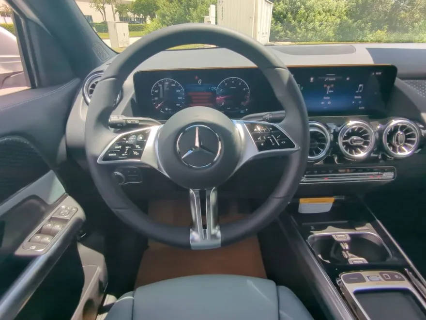 2026 Mercedes Benz GLA 250 photo 1