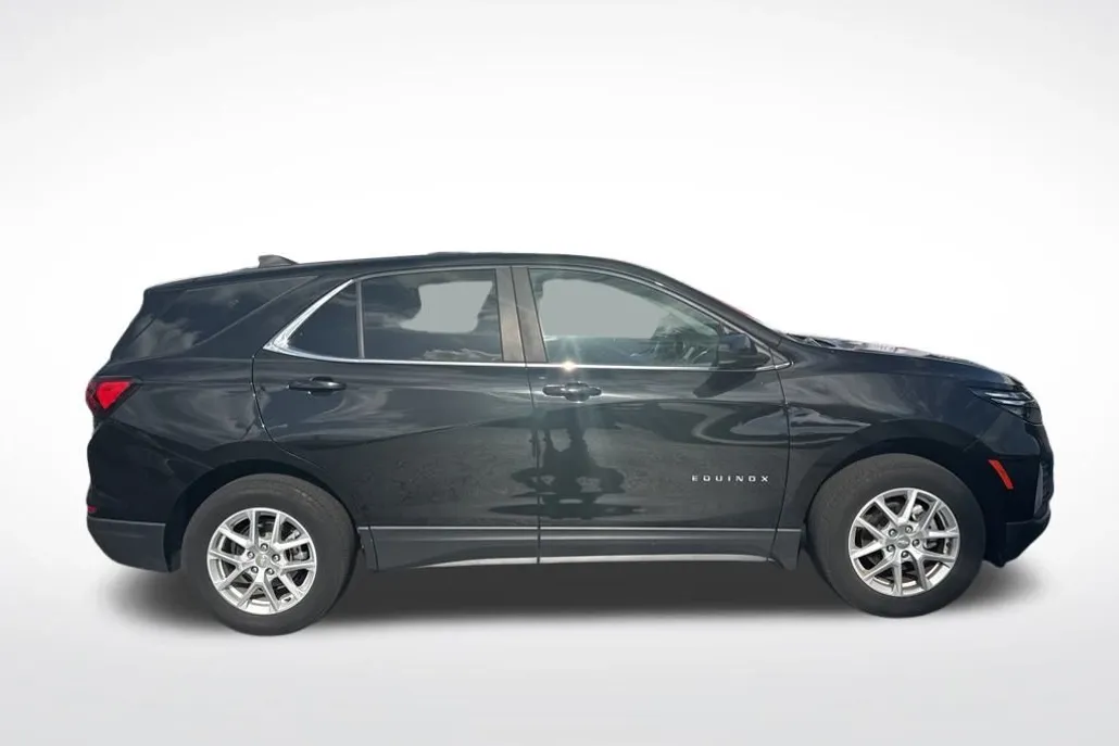 2023 Chevrolet Equinox LT photo 1