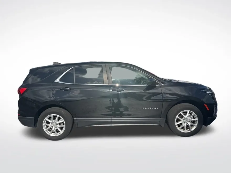 2023 Chevrolet Equinox LT photo 1