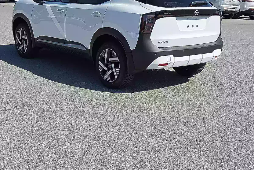 2026 Nissan Kicks SV photo 1