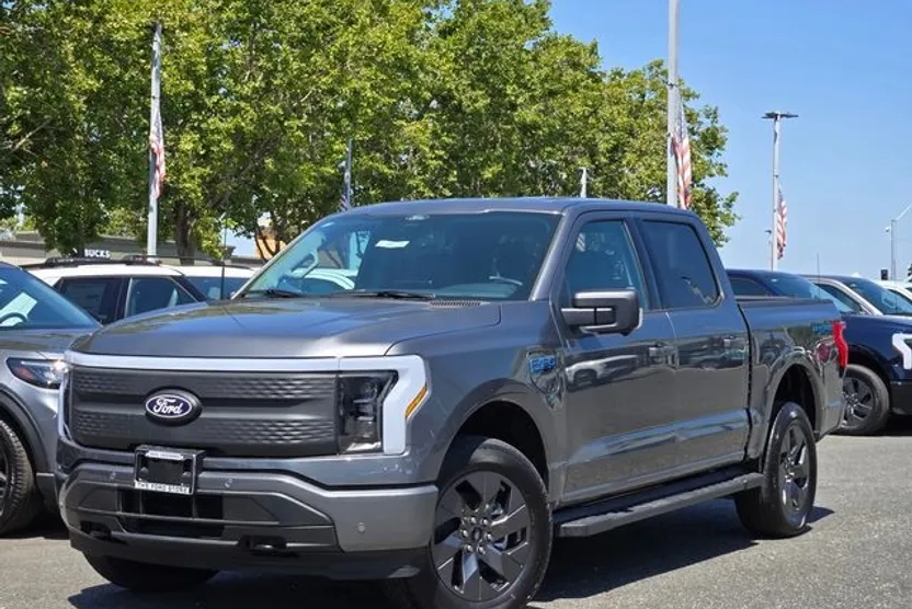2025 Ford F-150 Lightning photo 1