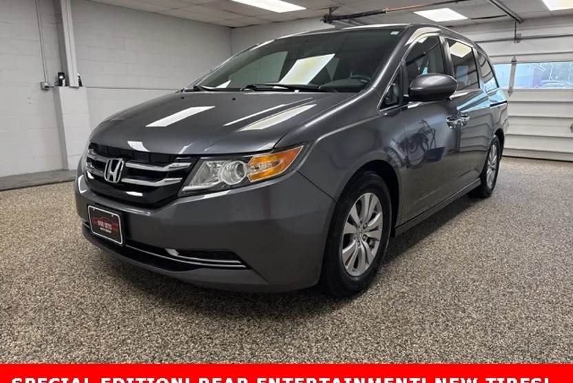 2016 Honda Odyssey SE photo 1