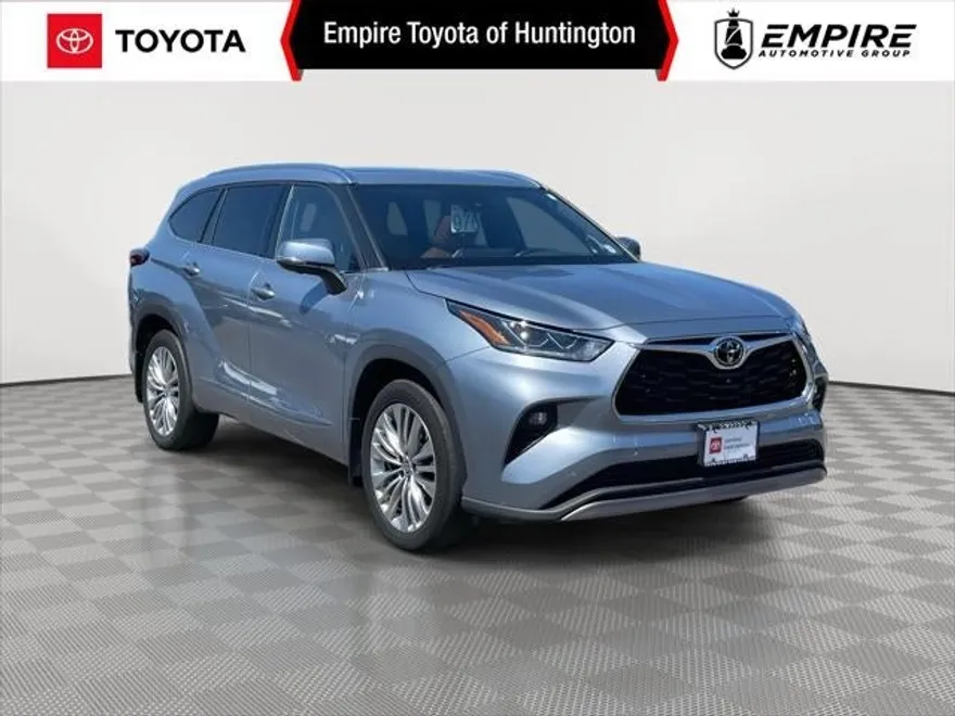 2023 Toyota Highlander Platinum photo 1