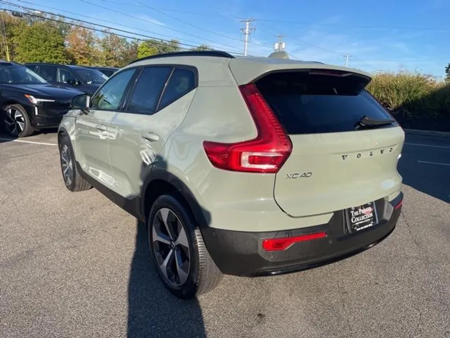 2023 Volvo XC40 AWD Plus photo 1