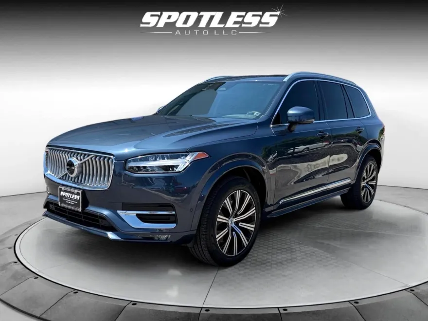 2023 Volvo XC90 Plus photo 1