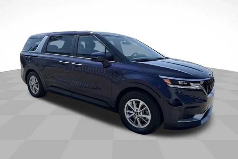 2024 Kia Carnival LX photo 1
