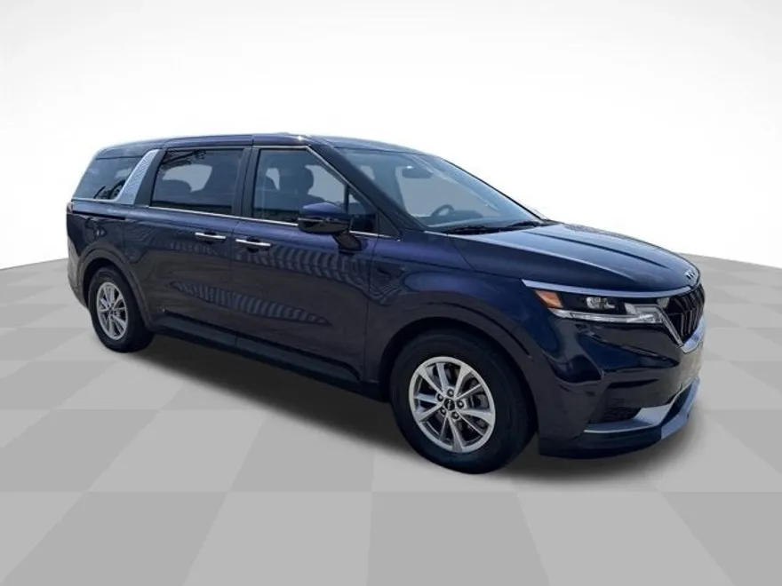 2024 Kia Carnival LX photo 1