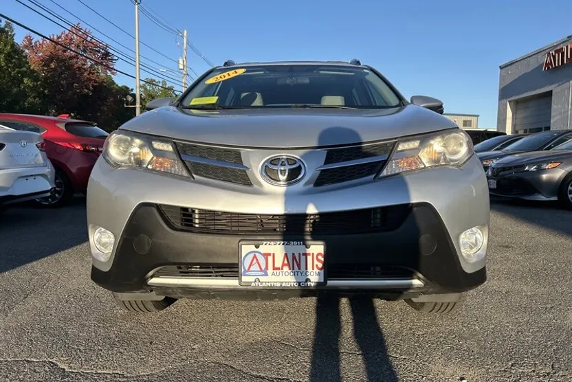 2014 Toyota RAV4 XLE photo 1