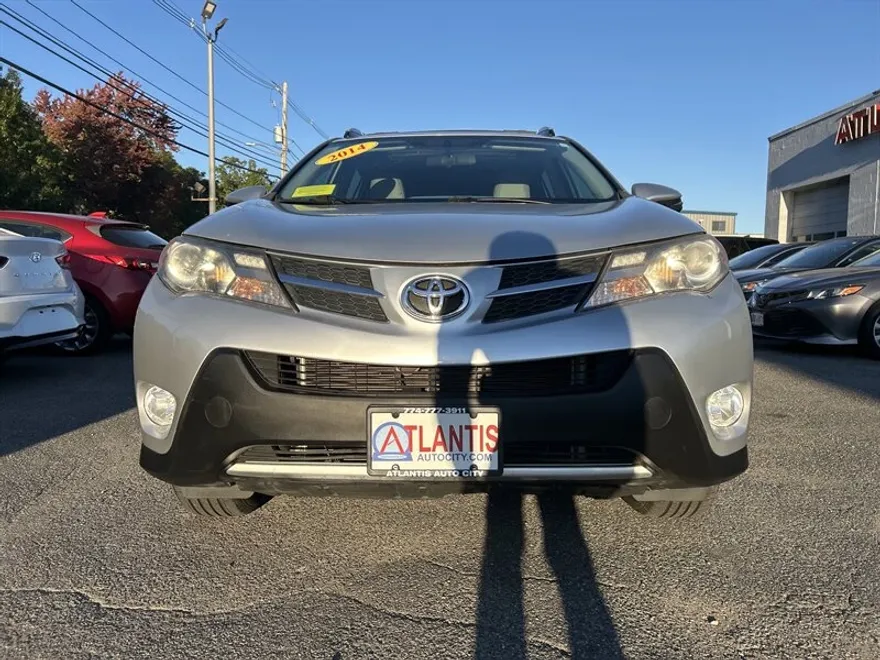 2014 Toyota RAV4 XLE photo 1