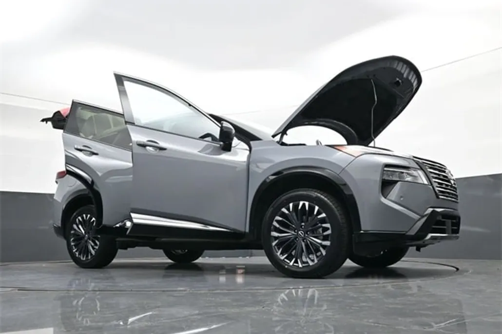 2024 Nissan Rogue Platinum photo 1