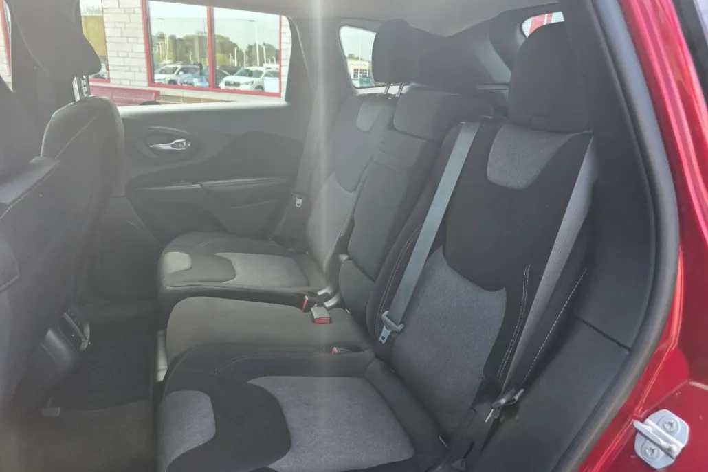 2015 Jeep Cherokee Sport photo 1