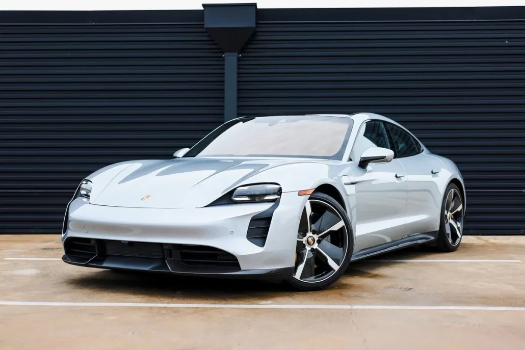 2020 Porsche Taycan Turbo S photo 1