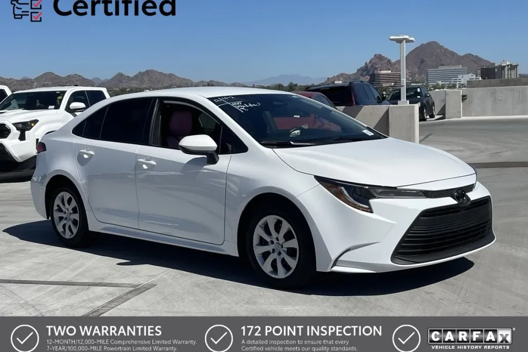 2024 Toyota Corolla LE photo 1