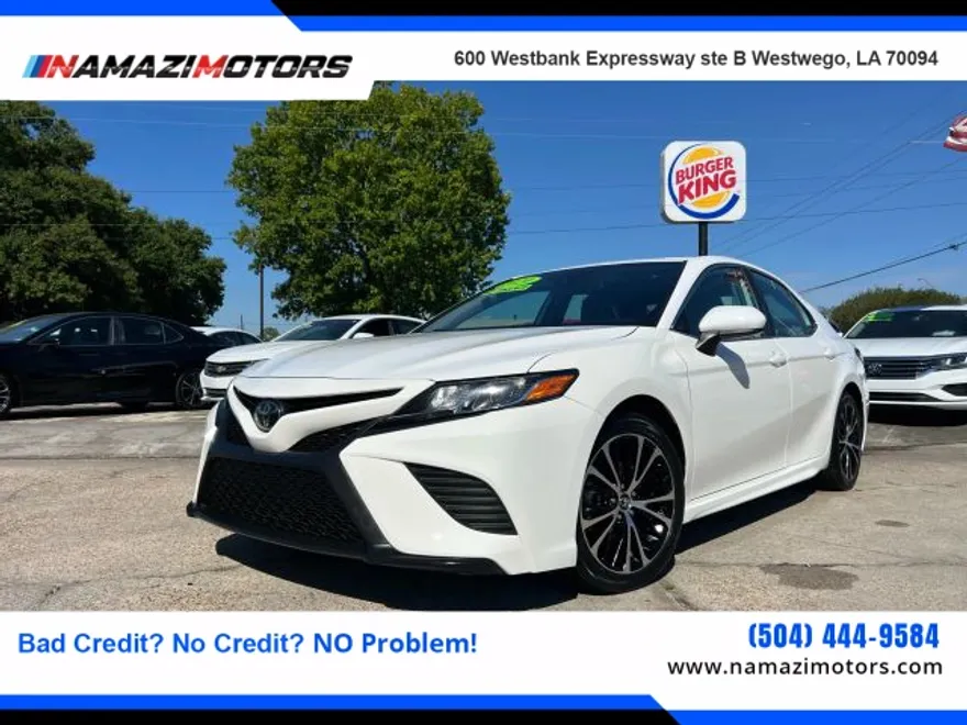 2020 Toyota Camry SE photo 1