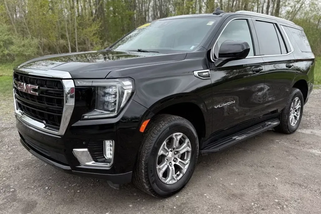 2022 Gmc Yukon SLE photo 1