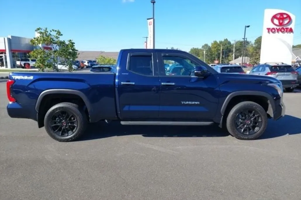 2022 Toyota Tundra Limited photo 1