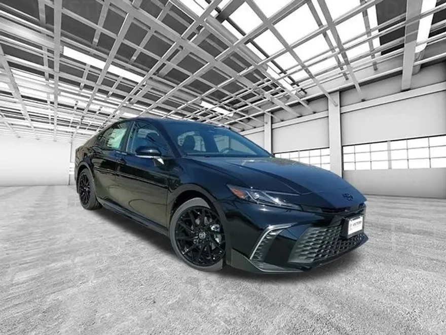 2026 Toyota Camry SE photo 1