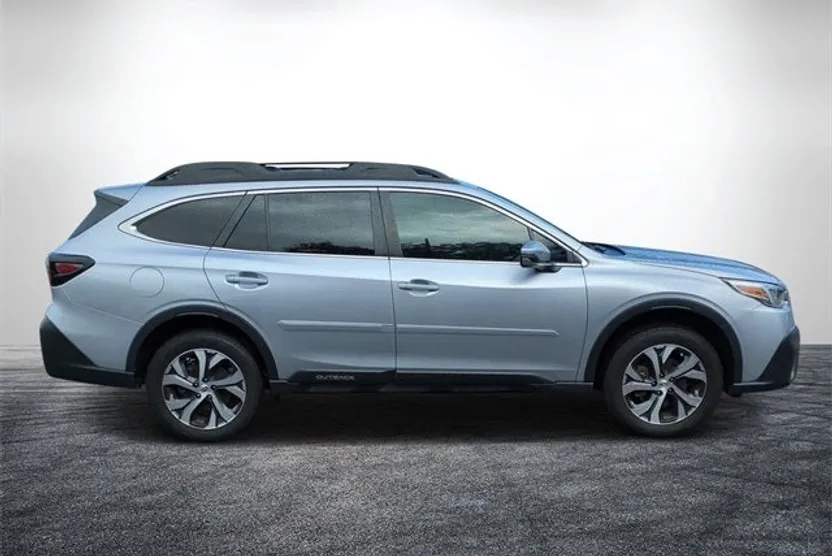 2022 Subaru Outback Limited photo 1