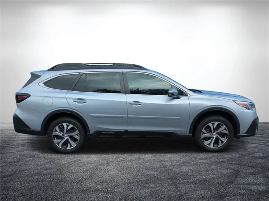 2022 Subaru Outback Limited photo 1