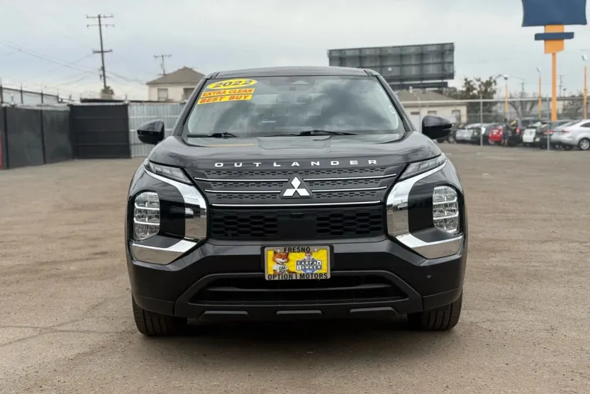 2022 Mitsubishi Outlander ES photo 1