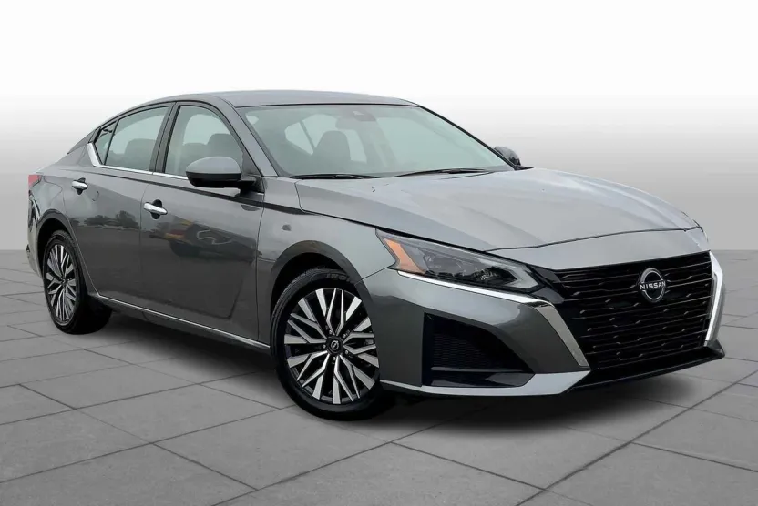 2023 Nissan Altima 2.5 SV photo 1