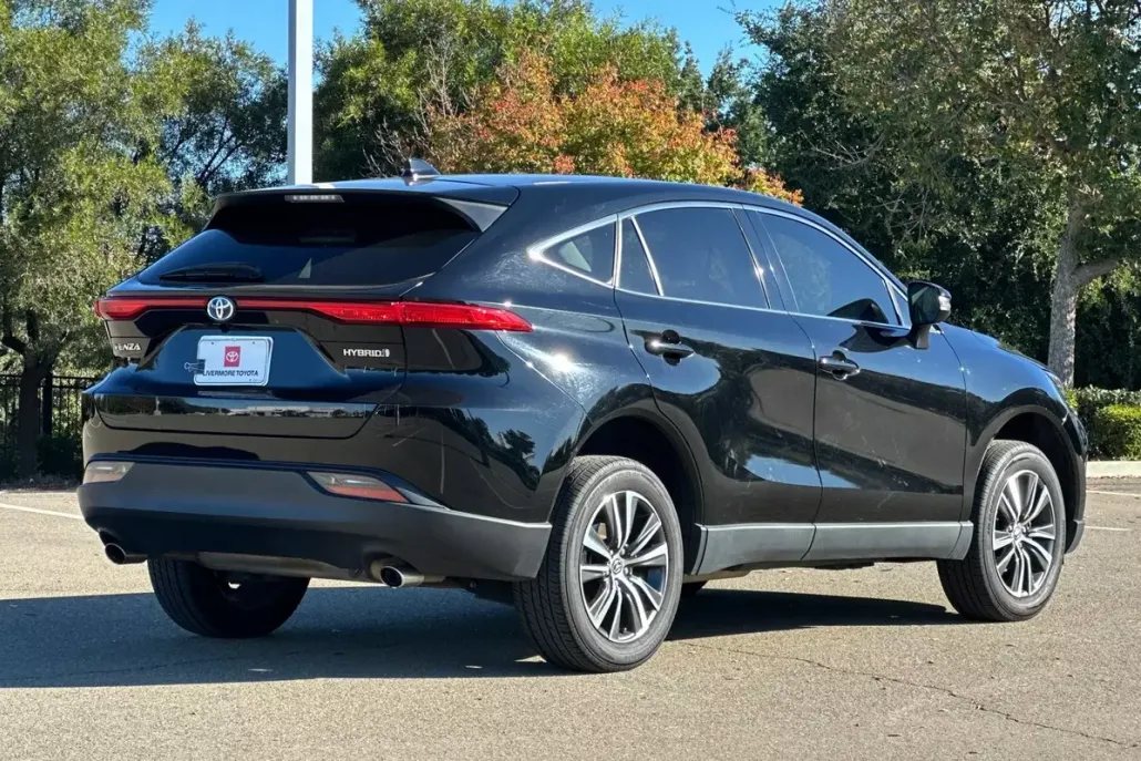 2022 Toyota Venza LE photo 1