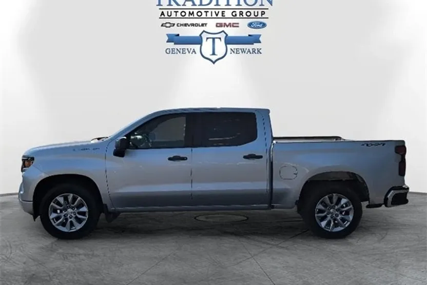 2022 Chevrolet Silverado 1500 Custom photo 1