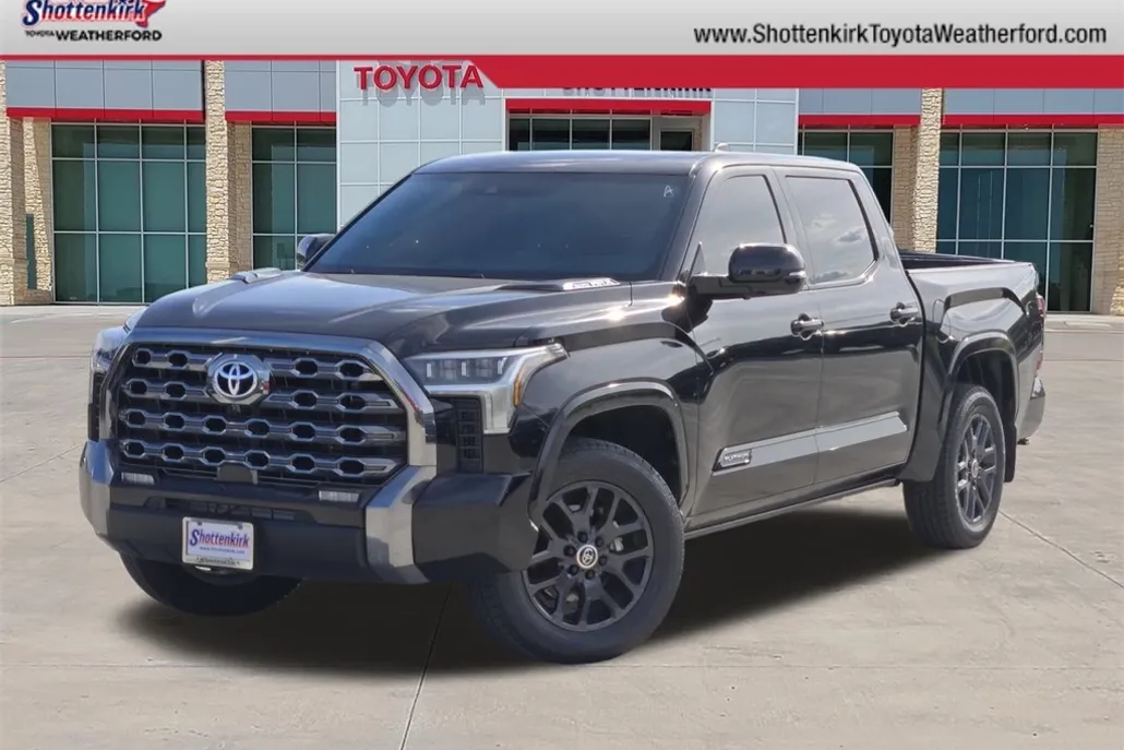 2024 Toyota Tundra Platinum photo 1