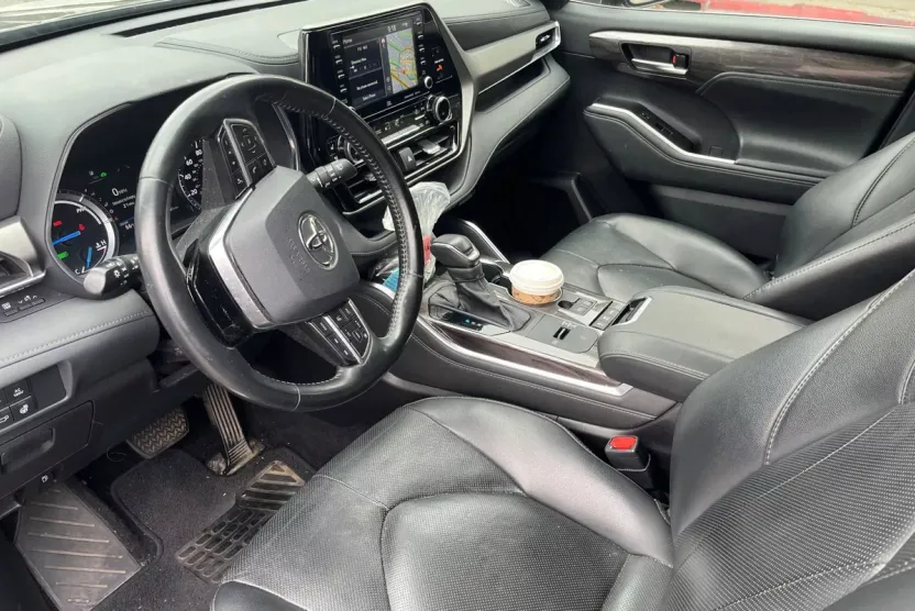 2021 Toyota Highlander Hybrid Limited photo 1