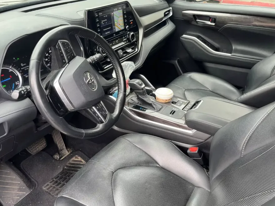 2021 Toyota Highlander Hybrid Limited photo 1