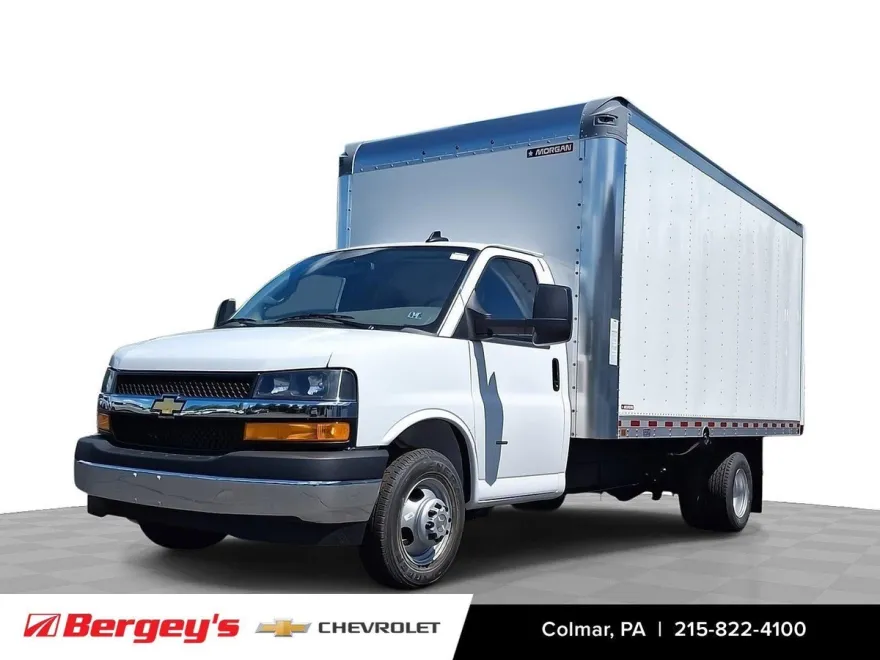 2025 Chevrolet Express Cutaway 3500 Base photo 1