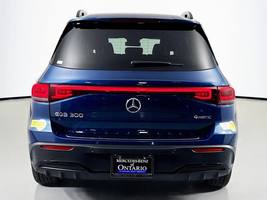 2022 Mercedes Benz EQB 300 4MATIC photo 1