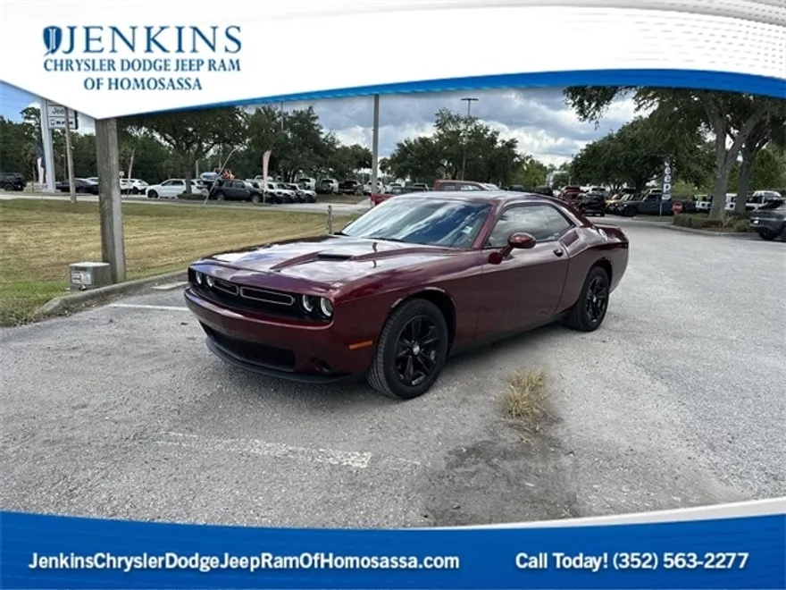 2021 Dodge Challenger SXT photo 1
