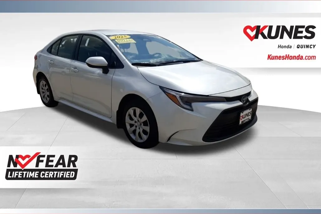 2025 Toyota Corolla Hybrid LE photo 1