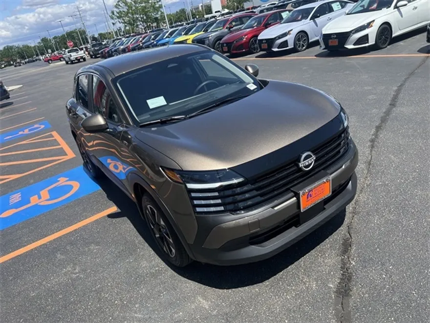 2025 Nissan Kicks SV photo 1