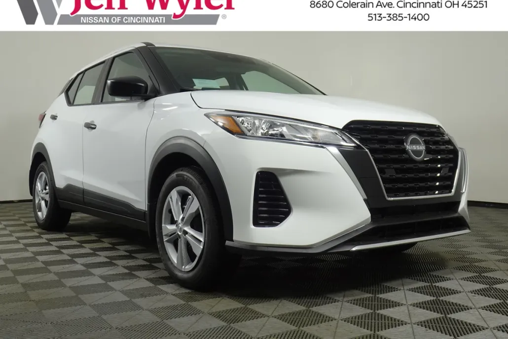 2025 Nissan Kicks Play S photo 1