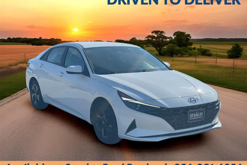 2022 Hyundai Elantra SEL photo 1